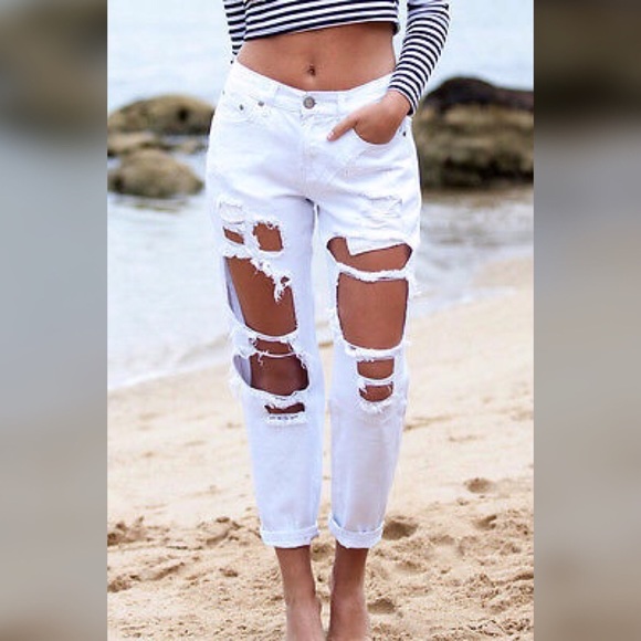 white boyfriend jeans distressed